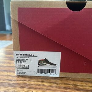 Kids Sk8-Mid Rise Reissue V. Brand new in box. Size 1.5